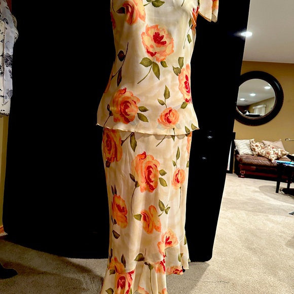 Skirt and blouse set - Picture 2 of 4